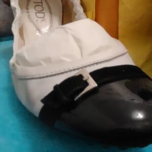 Tod’s Driving Shoes White, Black Suede Bow at Toe, Silver